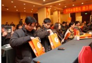 楚天金報(bào)報(bào)道：70平方米小吃店半月獲利近萬元